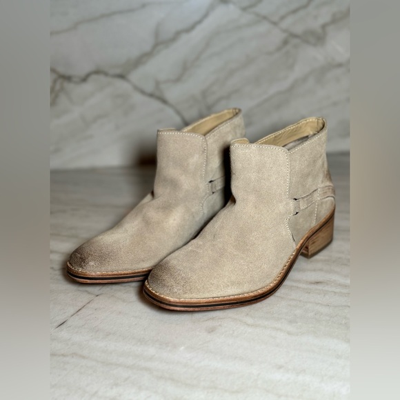 Diba True Caspian Beige Suede Boots New in Box - Picture 13 of 16